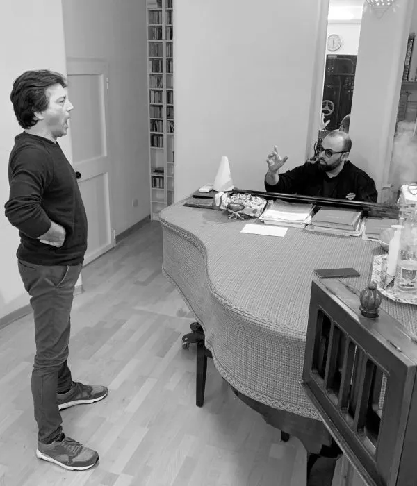 Il M° Alessandro Luciano durante una lezione del Master Voice Method™